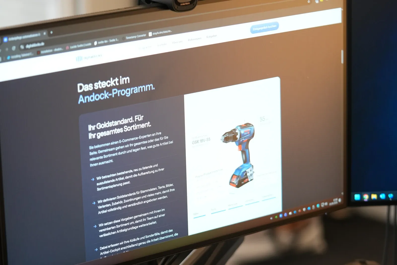 Bildschirm mit der digitaldocks-Website am eigenen Arbeitsplatz